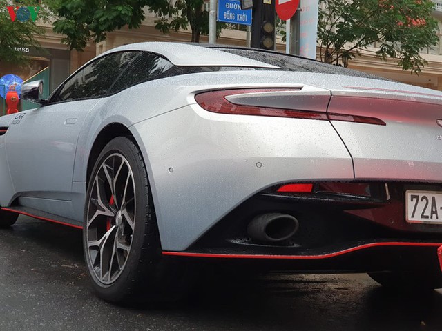 Ngắm Aston Martin DB11 màu xám Skyfall Silver độc nhất Việt Nam - Ảnh 11. Ngắm Aston Martin DB11 màu xám Skyfall Silver độc nhất Việt Nam - Ảnh 11.