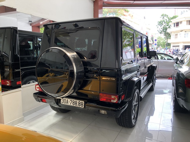 Hàng hiếm Mercedes-Benz G55 AMG biển số tứ quý 8 của Hà Nội nằm trong showroom xe sang có tiếng tại Sài Gòn - Ảnh 6. Hàng hiếm Mercedes-Benz G55 AMG biển số tứ quý 8 của Hà Nội nằm trong showroom xe sang có tiếng tại Sài Gòn - Ảnh 6.
