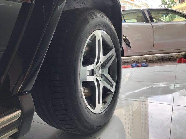 Hàng hiếm Mercedes-Benz G55 AMG biển số tứ quý 8 của Hà Nội nằm trong showroom xe sang có tiếng tại Sài Gòn - Ảnh 5. Hàng hiếm Mercedes-Benz G55 AMG biển số tứ quý 8 của Hà Nội nằm trong showroom xe sang có tiếng tại Sài Gòn - Ảnh 5.