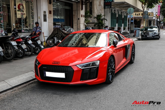 Audi R8 V10 Plus tung cua ong Dang Le Nguyen Vu bat ngo xuat hien tai Sai Gon