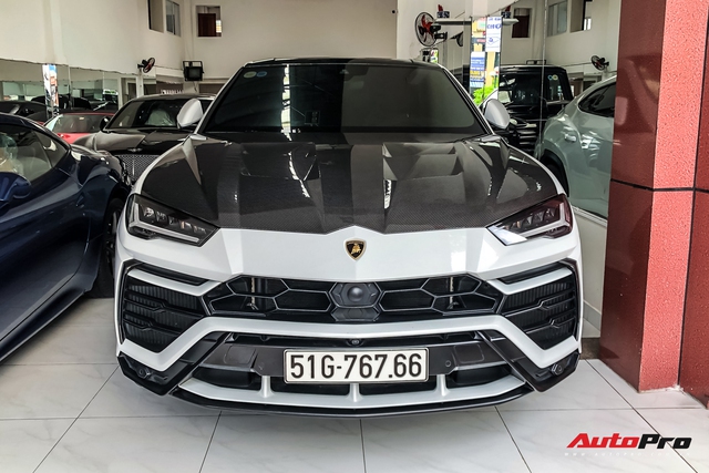 Lamborghini Urus từng của Minh nhựa xuất hiện tại showroom tư nhân, nhiều chi tiết được trả về nguyên bản  - Ảnh 1.