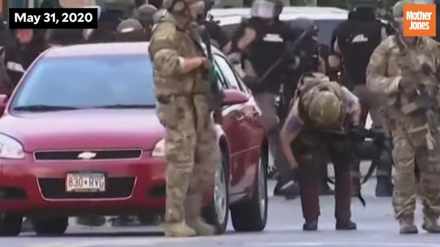 Cảnh sát Mỹ rạch lốp xe người biểu tình