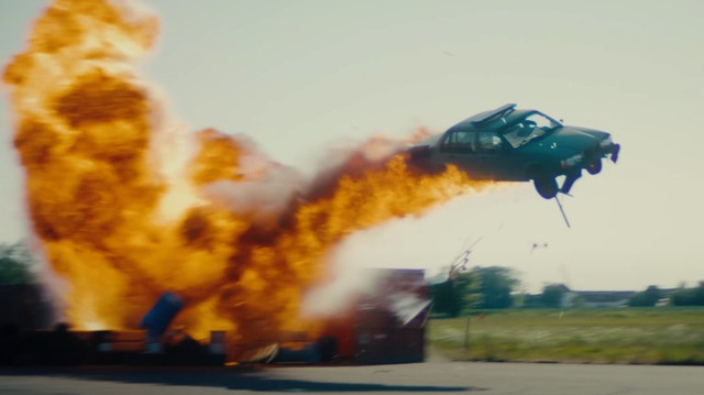 Rảnh rỗi mùa dịch, Koenigsegg lấy siêu xe ra làm phim
