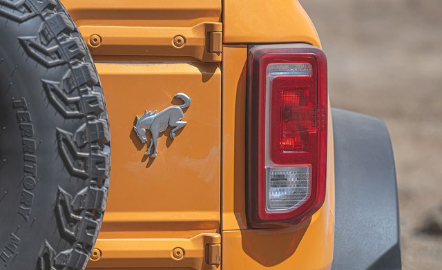 Vì sao logo ngựa lại cúi đầu trên Ford Bronco mới? Check nhanh cùng 7 điểm đặc biệt khác - Ảnh 3.