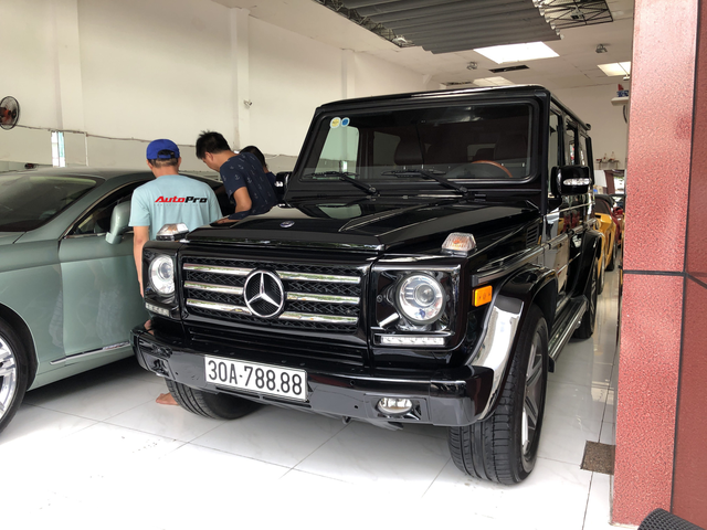 Hàng hiếm Mercedes-Benz G55 AMG biển số tứ quý 8 của Hà Nội nằm trong showroom xe sang có tiếng tại Sài Gòn - Ảnh 1.