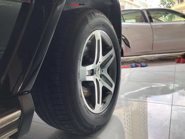 Hàng hiếm Mercedes-Benz G55 AMG biển số tứ quý 8 của Hà Nội nằm trong showroom xe sang có tiếng tại Sài Gòn - Ảnh 5.