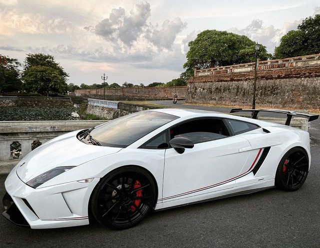 Lamborghini Gallardo thứ 8 về Việt Nam với diện mạo của phiên bản giới hạn 50 chiếc trên toàn thế giới - Ảnh 1.