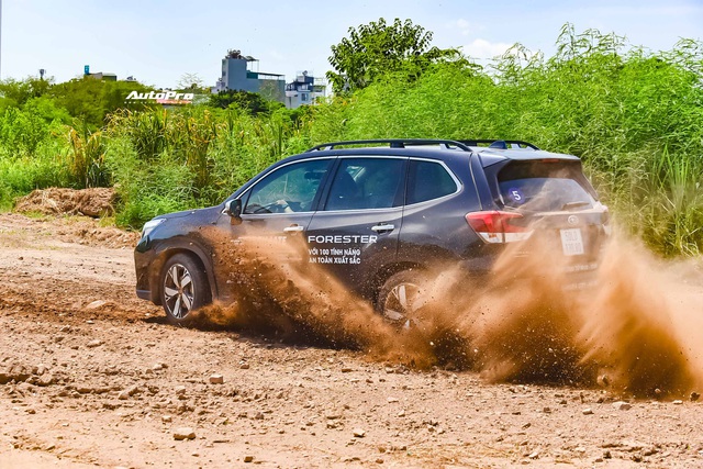Subaru lần đầu mang trải nghiệm phá Forester tới khách hàng Hà Nội - Ảnh 1.