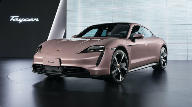 Porsche cho báo giới mượn xe Tesla chạy thử để 'nâng bi' Taycan