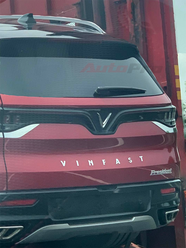 VinFast úp mở mẫu xe ‘Chủ tịch’ sắp ra mắt tại Việt Nam: Có thể dùng động cơ V8 mạnh hơn Cadillac Escalade - Ảnh 2.