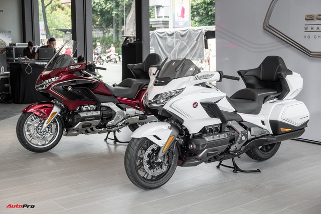 Chuyên cơ hai bánh Honda Gold Wing 2020 đầu tiên về Việt Nam: Có túi khí, Cruise Control như ô tô, giá 1,2 tỷ đồng - Ảnh 1. Chuyên cơ hai bánh Honda Gold Wing 2020 đầu tiên về Việt Nam: Có túi khí, Cruise Control như ô tô, giá 1,2 tỷ đồng - Ảnh 1.