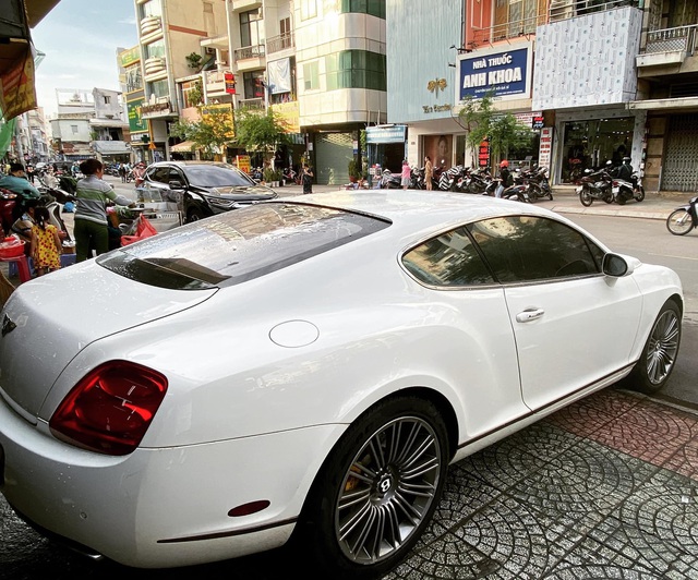Mỗi năm chạy chưa tới 5.000 km, Bentley Continental GT Speed đời 2006 được bán lại với giá 2,8 tỷ đồng - Ảnh 3.