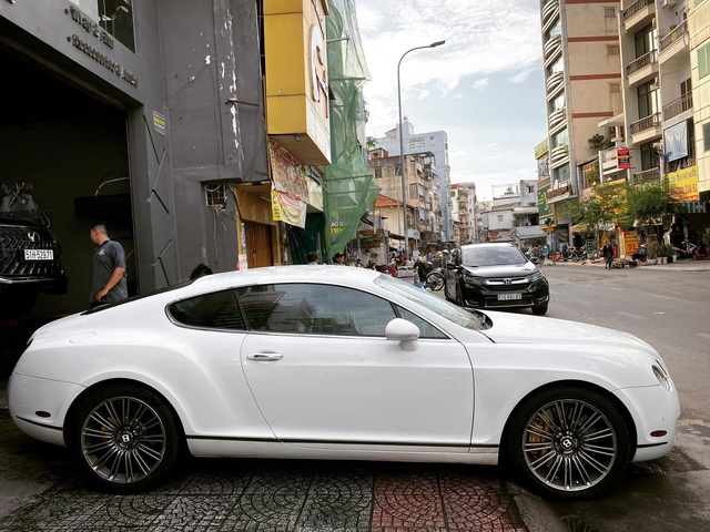 Mỗi năm chạy chưa tới 5.000 km, Bentley Continental GT Speed đời 2006 được bán lại với giá 2,8 tỷ đồng - Ảnh 2.