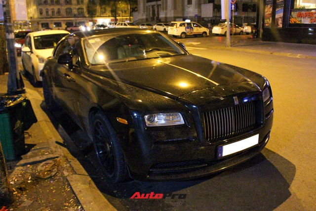 Rolls-Royce Wraith cua doanh nhan Da Lat lot xac an tuong voi mau den ham ho