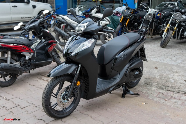 Chi tiết Honda SH300i Total Black 2020 đầu tiên về Việt Nam: Nhập Ý, giá trên dưới 300 triệu đồng - Ảnh 2.