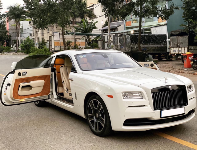 Hàng hiếm Rolls-Royce Wraith được rao bán cùng lời chia sẻ: Mua hơn 30 tỷ, bán hơn 13 tỷ - Ảnh 1.