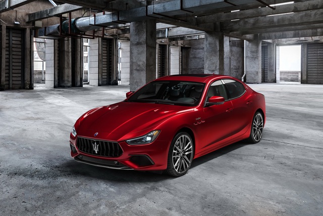 Maserati bổ sung đội hình Trofeo mạnh mẽ nhất bằng Ghibli, Quattroporte mới