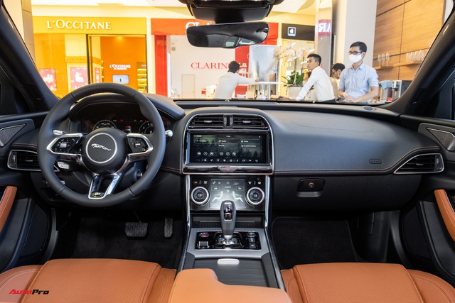 Chi tiết Jaguar XE 2020 bản thấp vừa về đại lý: Giá từ 2,61 tỷ đồng, chung mâm Mercedes C-Class, BMW 3-Series và Audi A4 - Ảnh 7.