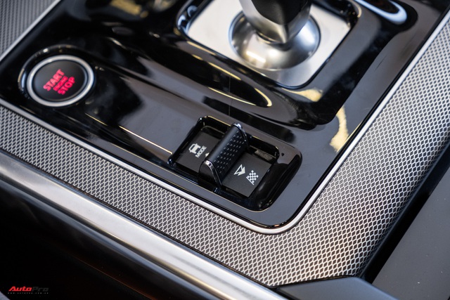 Chi tiết Jaguar XE 2020 bản thấp vừa về đại lý: Giá từ 2,61 tỷ đồng, chung mâm Mercedes C-Class, BMW 3-Series và Audi A4 - Ảnh 10.