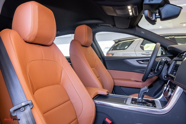 Chi tiết Jaguar XE 2020 bản thấp vừa về đại lý: Giá từ 2,61 tỷ đồng, chung mâm Mercedes C-Class, BMW 3-Series và Audi A4 - Ảnh 11.
