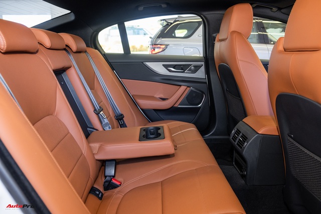 Chi tiết Jaguar XE 2020 bản thấp vừa về đại lý: Giá từ 2,61 tỷ đồng, chung mâm Mercedes C-Class, BMW 3-Series và Audi A4 - Ảnh 12.