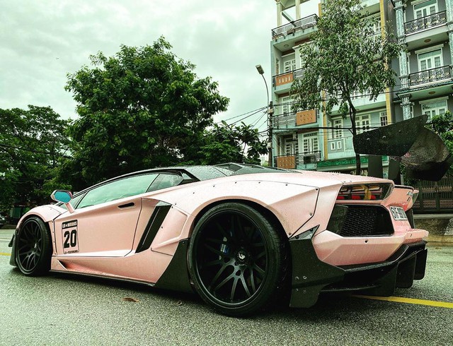 Doanh nhan Da Lat chia tay sieu pham Lamborghini Aventador do Liberty Walk phien ban gioi han