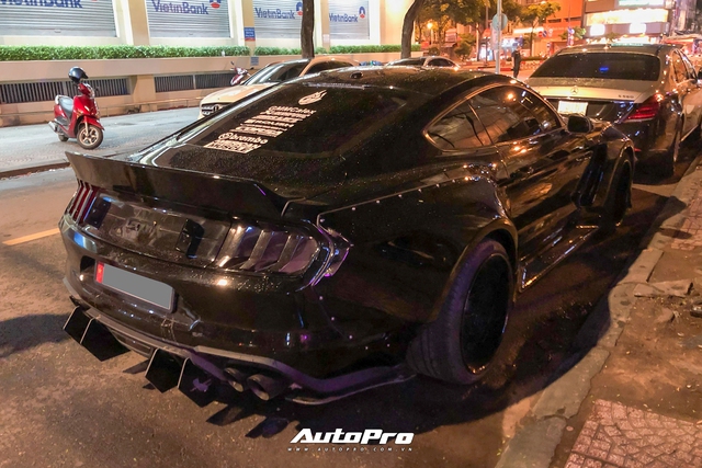 Bắt gặp Ford Mustang GT 5.0 độ bodykit thân rộng độc nhất Việt Nam - Ảnh 4. Bắt gặp Ford Mustang GT 5.0 độ bodykit thân rộng độc nhất Việt Nam - Ảnh 4.