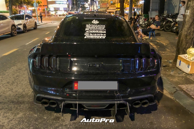 Bắt gặp Ford Mustang GT 5.0 độ bodykit thân rộng độc nhất Việt Nam - Ảnh 5. Bắt gặp Ford Mustang GT 5.0 độ bodykit thân rộng độc nhất Việt Nam - Ảnh 5.