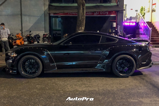 Bắt gặp Ford Mustang GT 5.0 độ bodykit thân rộng độc nhất Việt Nam - Ảnh 7. Bắt gặp Ford Mustang GT 5.0 độ bodykit thân rộng độc nhất Việt Nam - Ảnh 7.