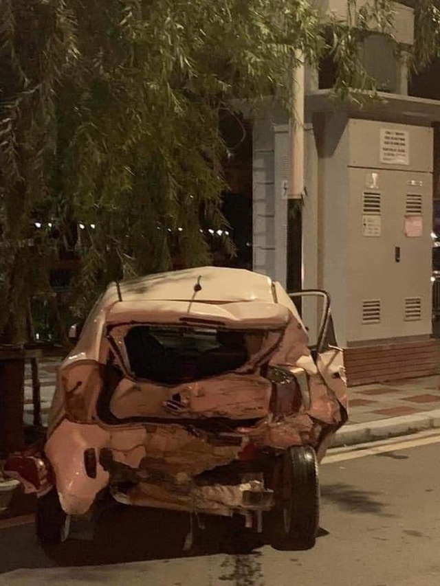 Tài xế Lexus phóng như bay gây tai nạn liên tiếp ở Hải Phòng có dấu hiệu sử dụng bia rượu - Ảnh 1. Tài xế Lexus phóng như bay gây tai nạn liên tiếp ở Hải Phòng có dấu hiệu sử dụng bia rượu - Ảnh 1.