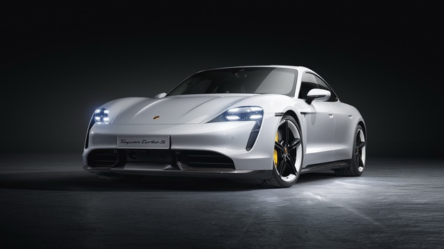 Ra mắt chưa lâu, Porsche Taycan đã được ưu ái nâng cấp phiên bản mới
