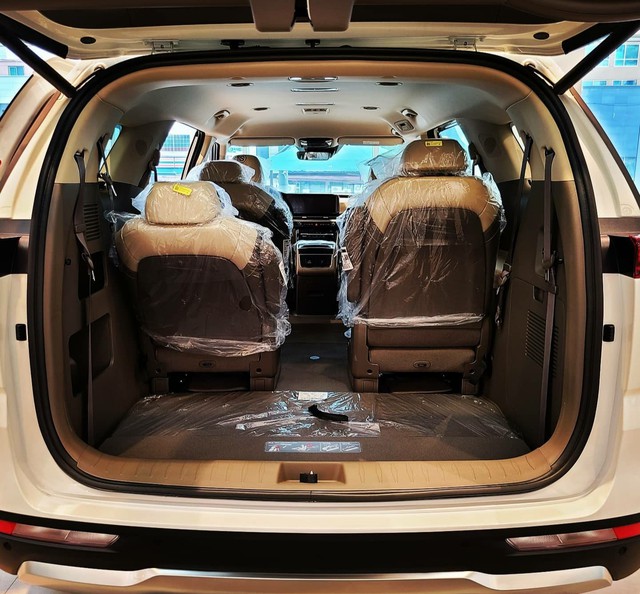 Chi tiết Kia Sedona 2021 ngoài đời thực: Đẹp như xe sang, dân Hàn đổ xô đặt mua, chờ THACO lắp ráp tại Việt Nam - Ảnh 8. Chi tiết Kia Sedona 2021 ngoài đời thực: Đẹp như xe sang, dân Hàn đổ xô đặt mua, chờ THACO lắp ráp tại Việt Nam - Ảnh 8.