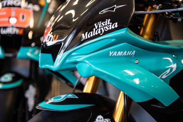 Bản sao MotoGP Petronas Yamaha SRT YZF-R1 2020 - Ảnh 3.