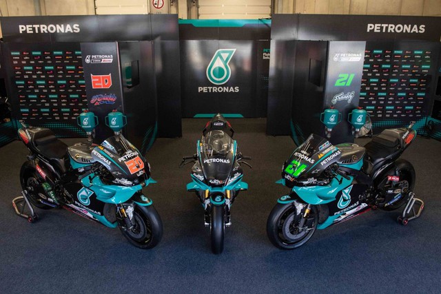 Bản sao MotoGP Petronas Yamaha SRT YZF-R1 2020 - Ảnh 1.