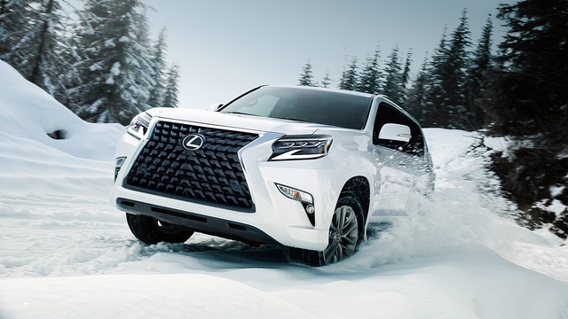 Ra mắt Lexus GX 460: Thêm trang bị, giữ động cơ, giữ cả lưới tản nhiệt khổng lồ