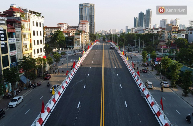 Chùm ảnh: Nhìn từ trên cao cây cầu vượt dầm thép nối liền 3 quận nội thành Hà Nội trước ngày thông xe - Ảnh 10.