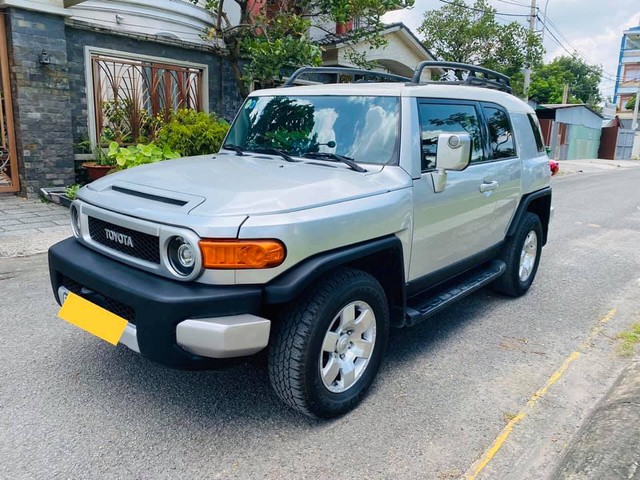 Hết thời, Toyota FJ Cruiser 13 năm tuổi vẫn đắt ngang Fortuner thế hệ mới - Ảnh 1.