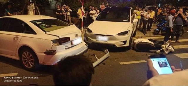 Hàng hiếm Tesla Model X gặp nạn tại Nha Trang, có một chi tiết được cư dân mạng hết lời khen ngợi - Ảnh 1. Hàng hiếm Tesla Model X gặp nạn tại Nha Trang, có một chi tiết được cư dân mạng hết lời khen ngợi - Ảnh 1.