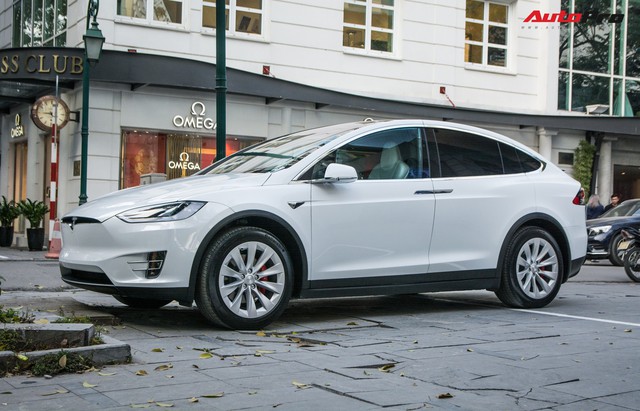 Hàng hiếm Tesla Model X gặp nạn tại Nha Trang, có một chi tiết được cư dân mạng hết lời khen ngợi - Ảnh 3. Hàng hiếm Tesla Model X gặp nạn tại Nha Trang, có một chi tiết được cư dân mạng hết lời khen ngợi - Ảnh 3.