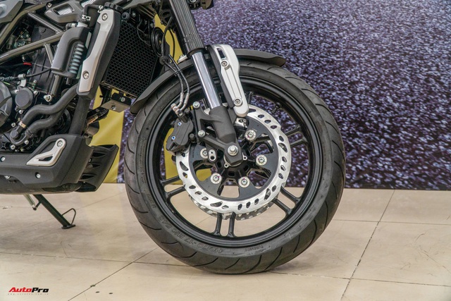 Chi tiết GPX MAD 300 giá 75 triệu đồng tại Việt Nam: Naked-bike Thái Lan cho người mới chơi - Ảnh 7. Chi tiết GPX MAD 300 giá 75 triệu đồng tại Việt Nam: Naked-bike Thái Lan cho người mới chơi - Ảnh 7.