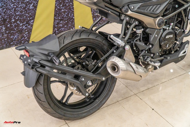 Chi tiết GPX MAD 300 giá 75 triệu đồng tại Việt Nam: Naked-bike Thái Lan cho người mới chơi - Ảnh 8. Chi tiết GPX MAD 300 giá 75 triệu đồng tại Việt Nam: Naked-bike Thái Lan cho người mới chơi - Ảnh 8.