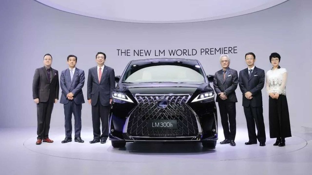 Ra mắt Lexus LM 4 chỗ siêu sang cho Chủ tịch: Giá quy đổi 5 tỷ, có vách ngăn chứa TV 26 inch