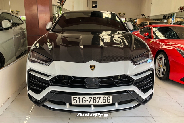 Chan decal doanh nhan Bac Lieu cho Lamborghini Urus cu cua Minh nhua ve mau nguyen ban