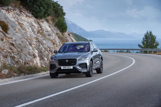 Ra mắt Jaguar F-Pace 2021: Đối thủ chung nhà với Range Rover Velar - Ảnh 10.