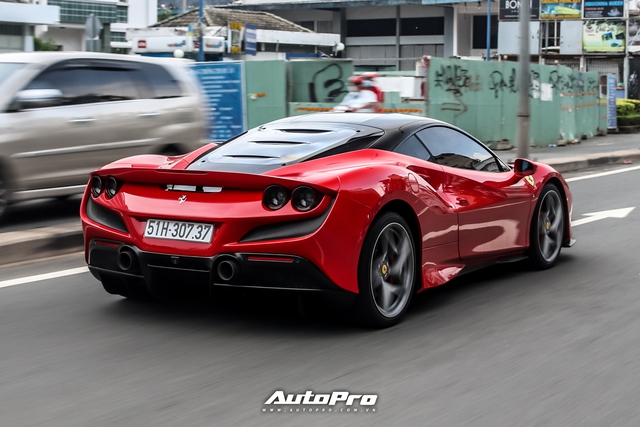 Doanh nhân Nguyễn Quốc Cường lái Ferrari F8 Tributo dạo phố cuối tuần với điểm nhấn mới lạ - Ảnh 6. Doanh nhân Nguyễn Quốc Cường lái Ferrari F8 Tributo dạo phố cuối tuần với điểm nhấn mới lạ - Ảnh 6.