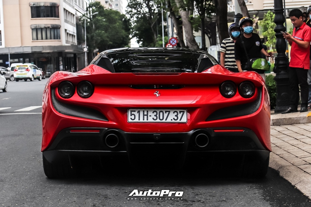 Doanh nhân Nguyễn Quốc Cường lái Ferrari F8 Tributo dạo phố cuối tuần với điểm nhấn mới lạ - Ảnh 5. Doanh nhân Nguyễn Quốc Cường lái Ferrari F8 Tributo dạo phố cuối tuần với điểm nhấn mới lạ - Ảnh 5.