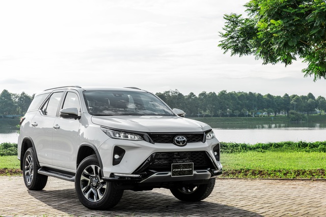 Toyota Fortuner 2021 giá từ 995 triệu đồng: Giảm giá, thêm option quyết lấy lại ngôi vua SUV 7 chỗ tại Việt Nam - Ảnh 2.