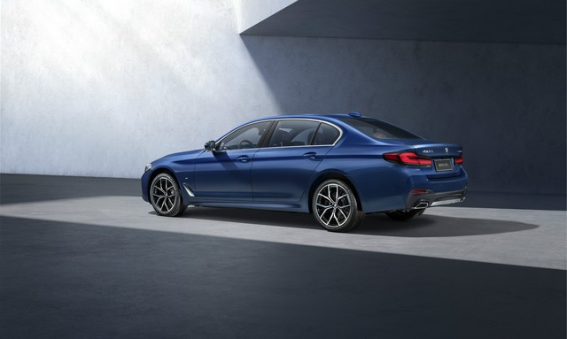 BMW 5-Series bản kéo dài chỉ ăn xăng 1,5L/100km - Ảnh 1.
