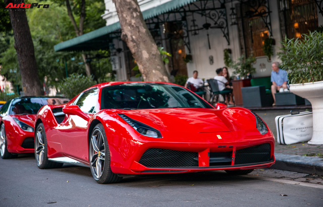 Ca sĩ Tuấn Hưng mang Ferrari 488 GTB đi offline với dàn siêu xe Hà Nội - Ảnh 8. Ca sĩ Tuấn Hưng mang Ferrari 488 GTB đi offline với dàn siêu xe Hà Nội - Ảnh 8.
