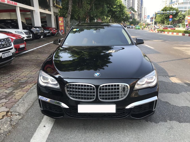 Qua thời đỉnh cao, BMW 750Li có giá rẻ hơn cả VinFast Lux A2.0: Thông số ODO gây chú ý - Ảnh 1. Qua thời đỉnh cao, BMW 750Li có giá rẻ hơn cả VinFast Lux A2.0: Thông số ODO gây chú ý - Ảnh 1.